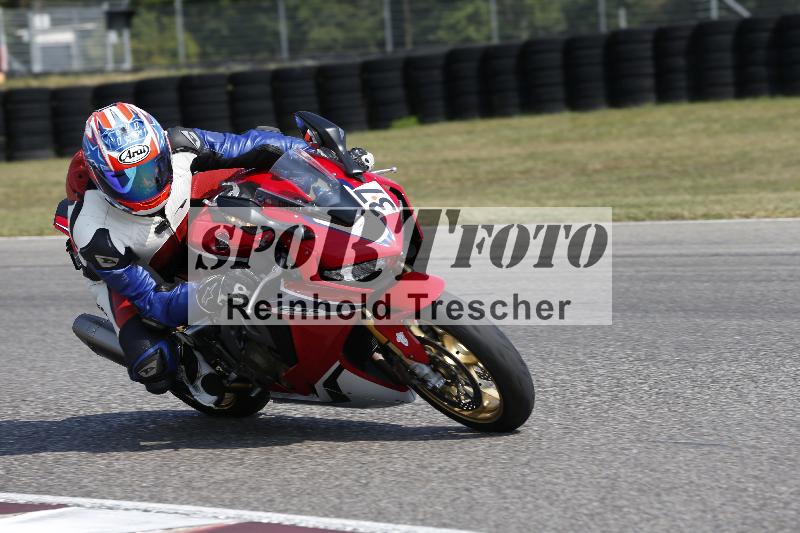 /Archiv-2025/49 26.08.2025 Cornu Master School ADR/rot-rouge/37